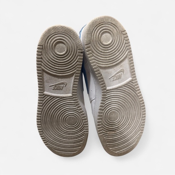 Nike White and Blue Women's Sneakers - Picture 5 of 6